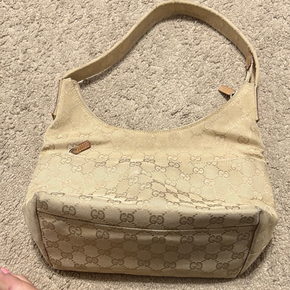 Gucci Beige Monogram Shoulder Bag - Picture 3 of 10